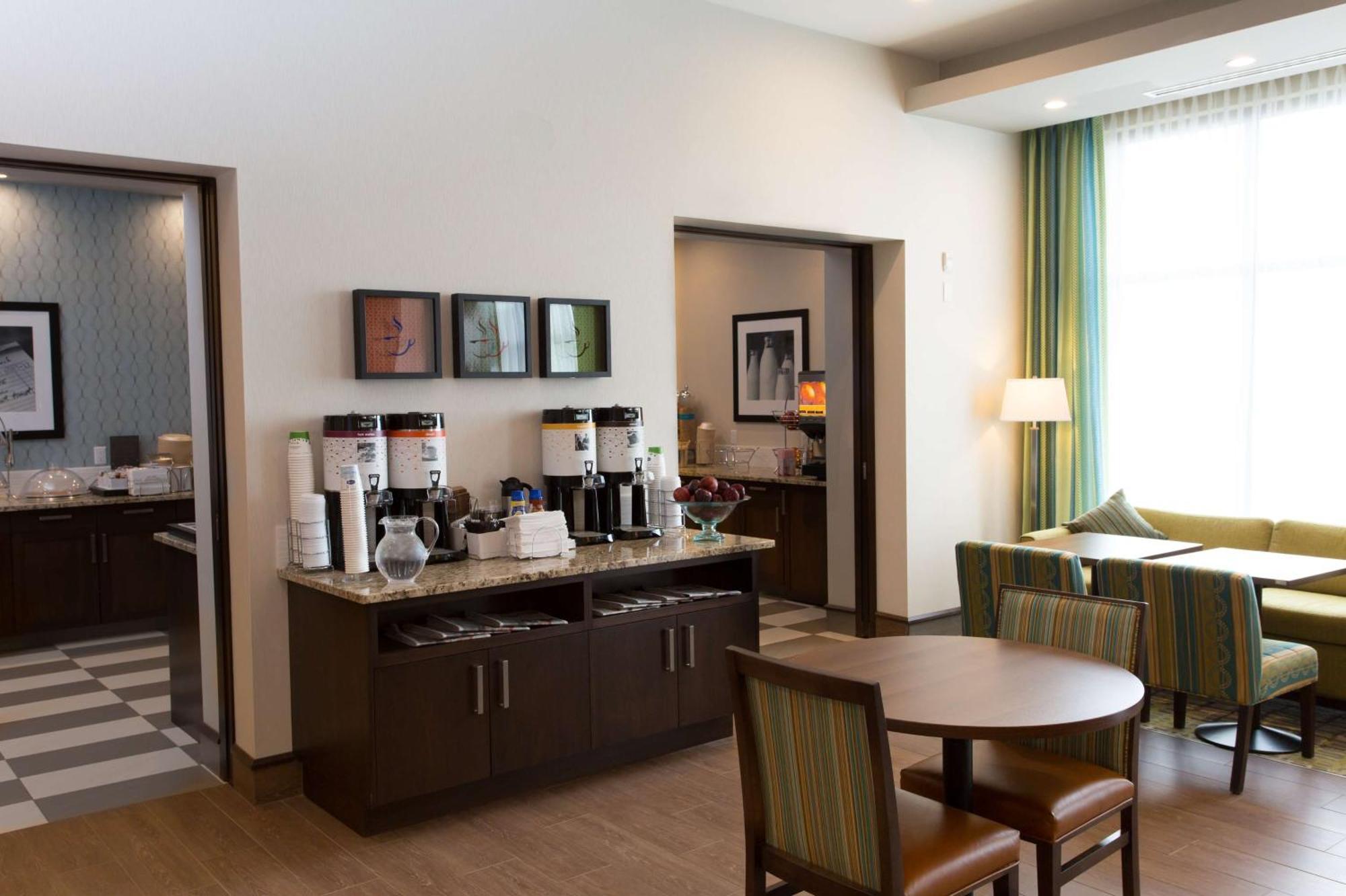 Hampton Inn By Hilton Ллойдмінстер Екстер'єр фото